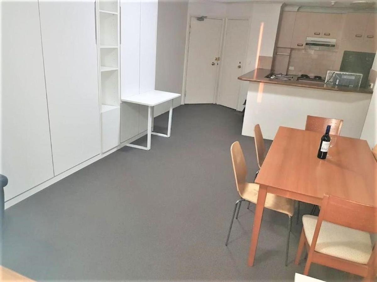 Accommodation Sydney - Kent Street Sydney Cbd Top Floor 2 Bedroom Apartment With Balcony Bagian luar foto