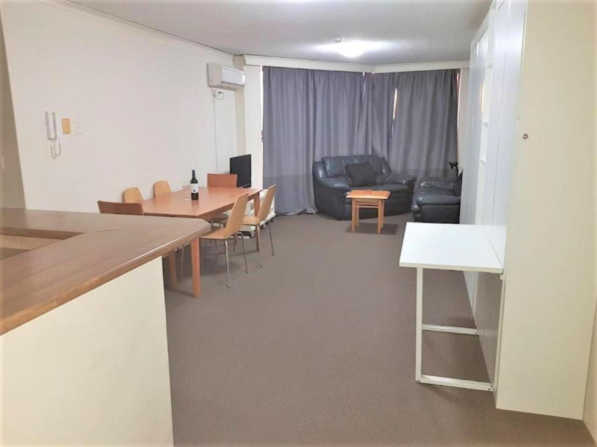 Accommodation Sydney - Kent Street Sydney Cbd Top Floor 2 Bedroom Apartment With Balcony Bagian luar foto